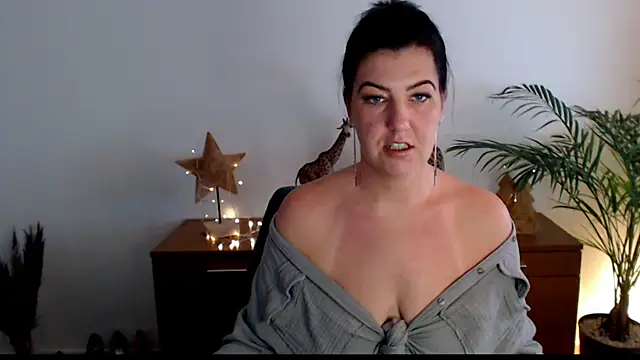 Snapshot of NatiLove35 chatting on December 7, 2024, 10:23 am NatiLove35 online show from December 7, 2024, 10:23 am