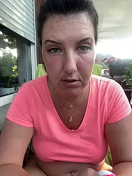Snapshot of NatiLove35 chatting on June 27, 2026, 5:56 am NatiLove35 online show from June 27, 2026, 5:56 am