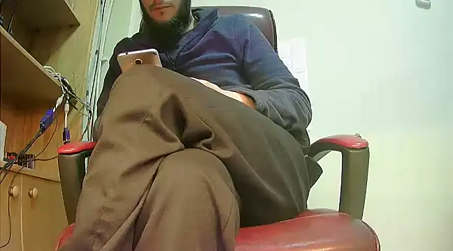 hardbigcock16 online show from February 3, 2025, 1:08 pm