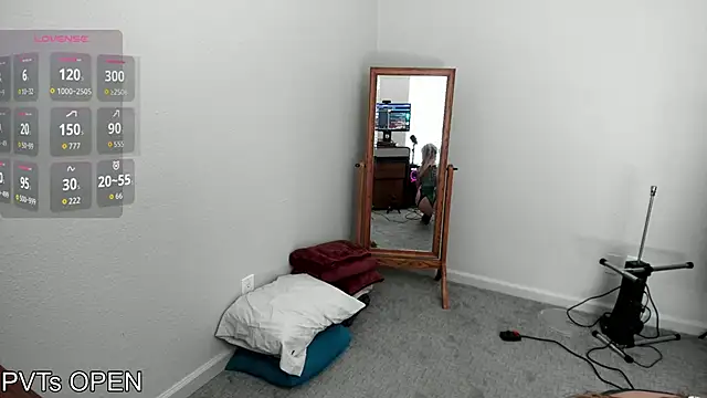 Peaches N Kreme online show from September 13, 2025, 10:53 pm