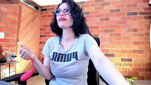 paulinabarnett- online show from December 22, 2025, 3:14 am