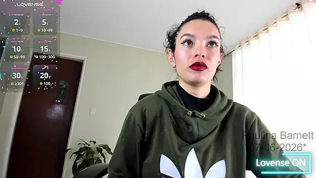 Snapshot of paulinabarnett- chatting on June 7, 2026, 6:33 pm paulinabarnett- online show from June 7, 2026, 6:33 pm