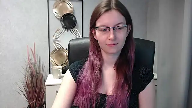 emmaxDelight online show from December 2, 2024, 6:41 am