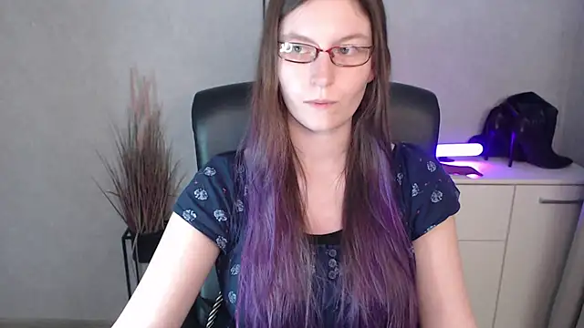 emmaxDelight online show from November 13, 2025, 6:29 pm