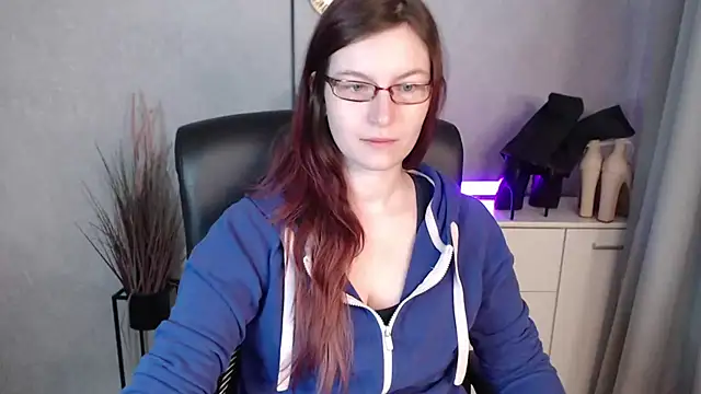 emmaxDelight online show from February 12, 2026, 6:30 am