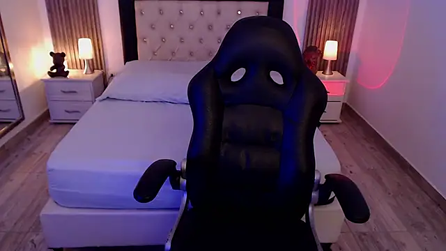 zoe jones13 online show from September 30, 2025, 3:22 am