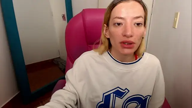 zoe jones13 online show from July 17, 2026, 1:23 am