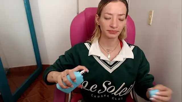 zoe jones13 online show from July 19, 2026, 12:14 am
