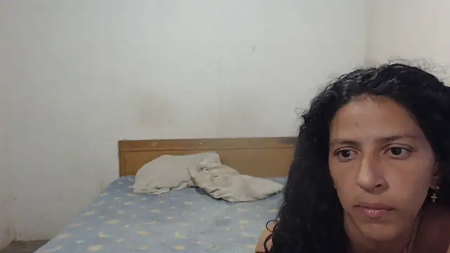 Snapshot of KateAndSimon chatting on February 12, 2025, 1:27 pm KateAndSimon online show from February 12, 2025, 1:27 pm