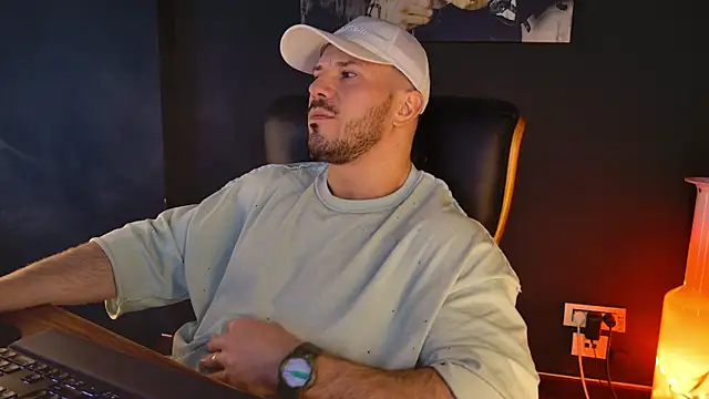 AngeloEric online show from December 19, 2025, 1:29 pm