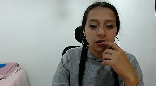 Snapshot of loren3124 chatting on December 12, 2024, 4:15 am loren3124 online show from December 12, 2024, 4:15 am