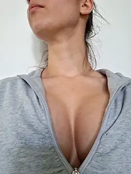 allinqueen online show from February 19, 2025, 10:12 am