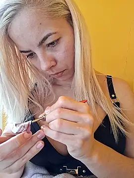 allinqueen online show from April 16, 2026, 10:27 am