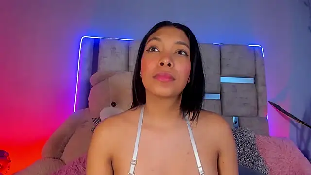 KarolRojas  online show from February 26, 2025, 9:32 am