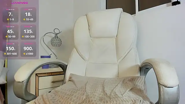 JenyWells online show from December 10, 2024, 9:44 am