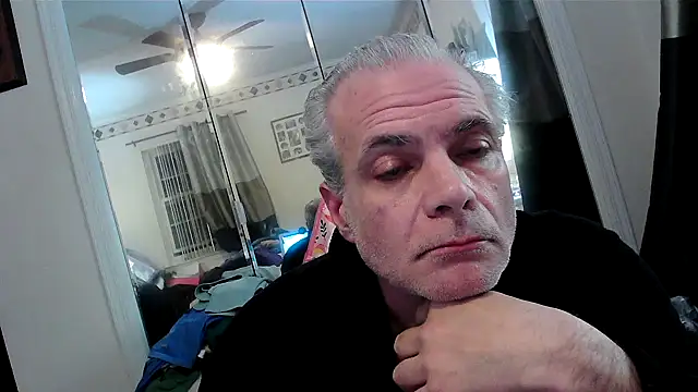 Snapshot of Hand69someguy chatting on May 12, 2026, 2:08 am Hand69someguy online show from May 12, 2026, 2:08 am