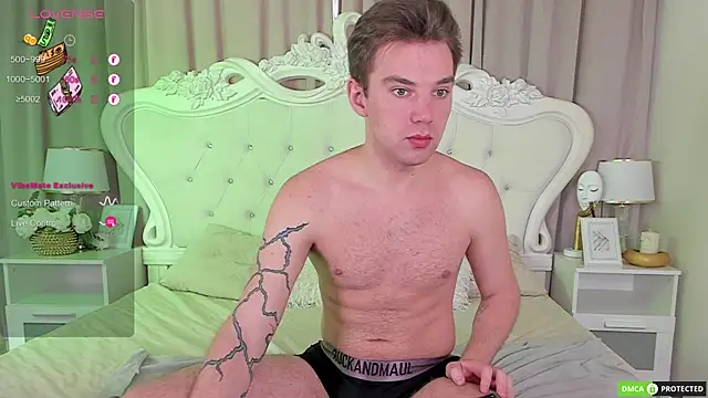 ArthurWhitee online show from October 1, 2025, 3:12 am