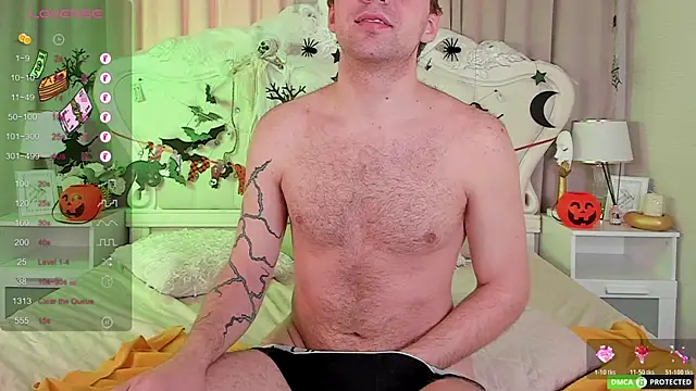 ArthurWhitee online show from October 31, 2025, 4:24 am