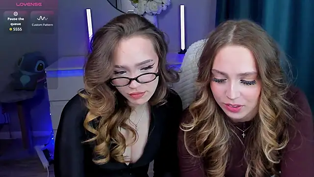 YaraKroft  online show from November 29, 2025, 5:49 pm