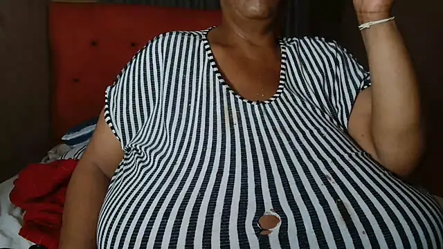 tinagiant online show from April 18, 2026, 7:29 pm