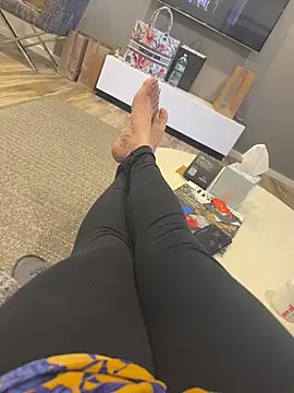 heena13 online show from April 24, 2026, 6:49 am