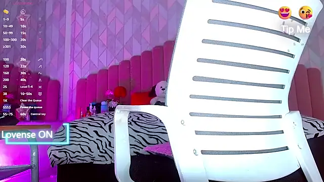 Snapshot of angelyy_02 chatting on December 20, 2024, 3:53 pm angelyy 02 online show from December 20, 2024, 3:53 pm