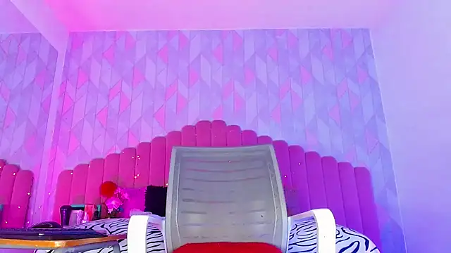 Snapshot of angelyy_02 chatting on January 22, 2025, 4:55 am angelyy 02 online show from January 22, 2025, 4:55 am