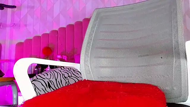 Snapshot of angelyy_02 chatting on February 7, 2025, 2:40 am angelyy 02 online show from February 7, 2025, 2:40 am