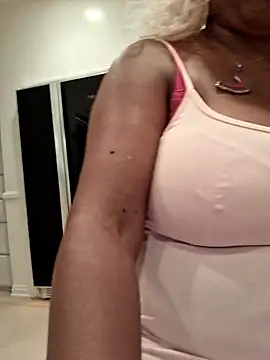 XXXLollipopsJuicy online show from October 4, 2025, 4:10 am