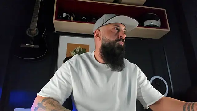 Snapshot of axxelrich_ chatting on February 1, 2025, 6:54 am axxelrich online show from February 1, 2025, 6:54 am