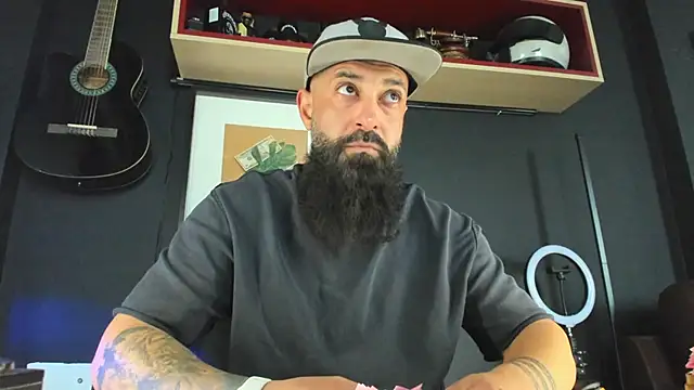 Snapshot of axxelrich_ chatting on February 2, 2025, 8:13 am axxelrich online show from February 2, 2025, 8:13 am