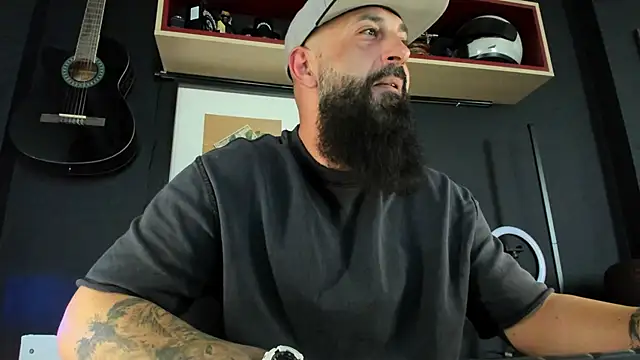 Snapshot of axxelrich_ chatting on February 2, 2025, 11:19 am axxelrich online show from February 2, 2025, 11:19 am