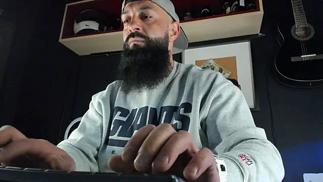 Snapshot of axxelrich_ chatting on February 8, 2025, 6:43 am axxelrich online show from February 8, 2025, 6:43 am