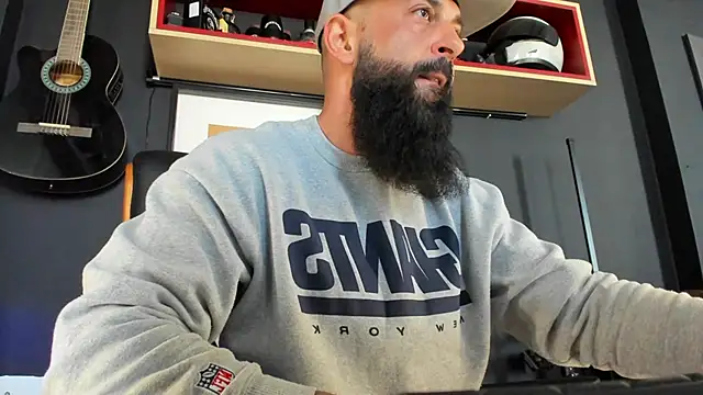 Snapshot of axxelrich_ chatting on February 9, 2025, 10:20 am axxelrich online show from February 9, 2025, 10:20 am