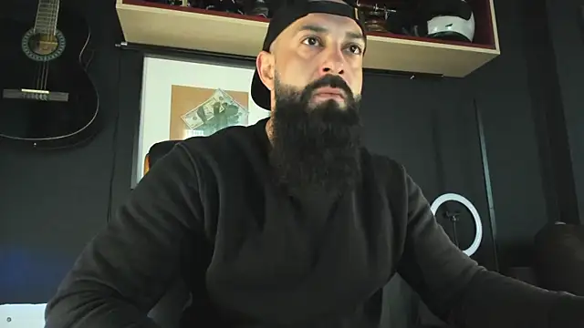 Snapshot of axxelrich_ chatting on February 11, 2025, 5:47 am axxelrich online show from February 11, 2025, 5:47 am