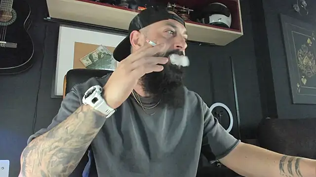 Snapshot of axxelrich_ chatting on February 15, 2025, 7:27 am axxelrich online show from February 15, 2025, 7:27 am