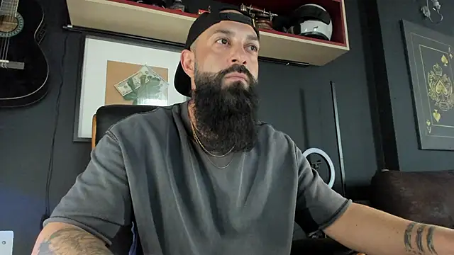 Snapshot of axxelrich_ chatting on February 15, 2025, 10:33 am axxelrich online show from February 15, 2025, 10:33 am