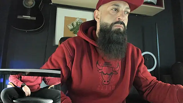 Snapshot of axxelrich_ chatting on February 18, 2025, 5:42 am axxelrich online show from February 18, 2025, 5:42 am