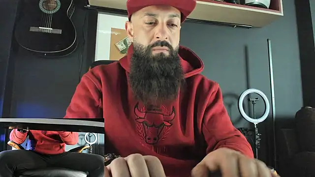 Snapshot of axxelrich_ chatting on February 18, 2025, 8:49 am axxelrich online show from February 18, 2025, 8:49 am