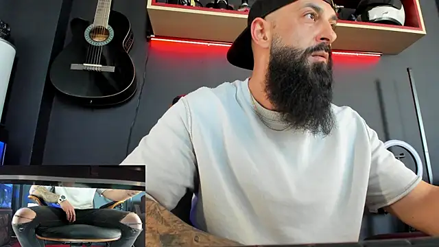 Snapshot of axxelrich_ chatting on February 20, 2025, 9:11 am axxelrich online show from February 20, 2025, 9:11 am