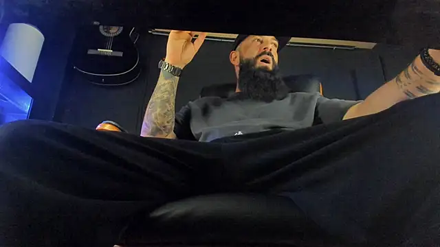 Snapshot of axxelrich_ chatting on March 1, 2025, 10:34 am axxelrich online show from March 1, 2025, 10:34 am