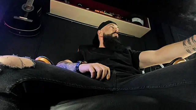 Snapshot of axxelrich_ chatting on March 3, 2025, 5:20 am axxelrich online show from March 3, 2025, 5:20 am