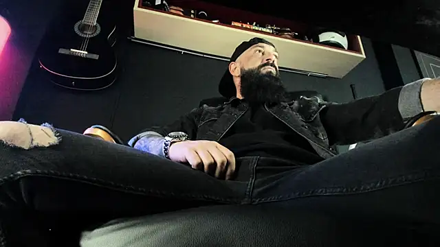 Snapshot of axxelrich_ chatting on March 4, 2025, 5:53 am axxelrich online show from March 4, 2025, 5:53 am