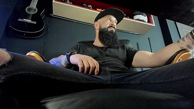 Snapshot of axxelrich_ chatting on March 21, 2025, 9:34 am axxelrich online show from March 21, 2025, 9:34 am