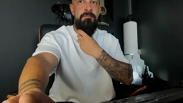 Snapshot of axxelrich_ chatting on September 9, 2025, 6:24 am axxelrich online show from September 9, 2025, 6:24 am