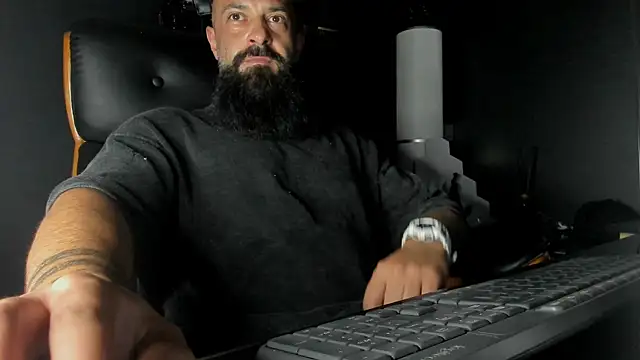 Snapshot of axxelrich_ chatting on September 12, 2025, 4:40 pm axxelrich online show from September 12, 2025, 4:40 pm