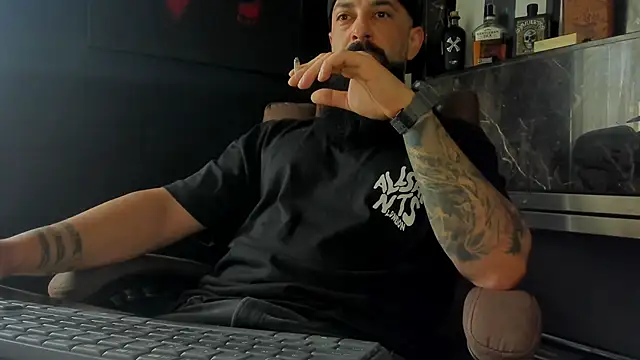 Snapshot of axxelrich_ chatting on October 10, 2025, 6:12 am axxelrich online show from October 10, 2025, 6:12 am