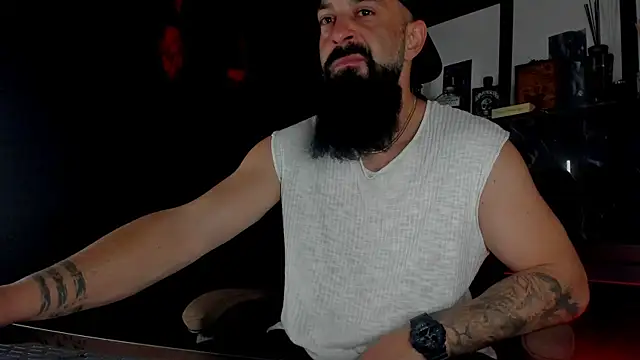 Snapshot of axxelrich_ chatting on October 14, 2025, 4:35 am axxelrich online show from October 14, 2025, 4:35 am