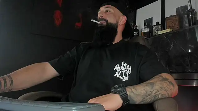 Snapshot of axxelrich_ chatting on October 16, 2025, 2:07 pm axxelrich online show from October 16, 2025, 2:07 pm