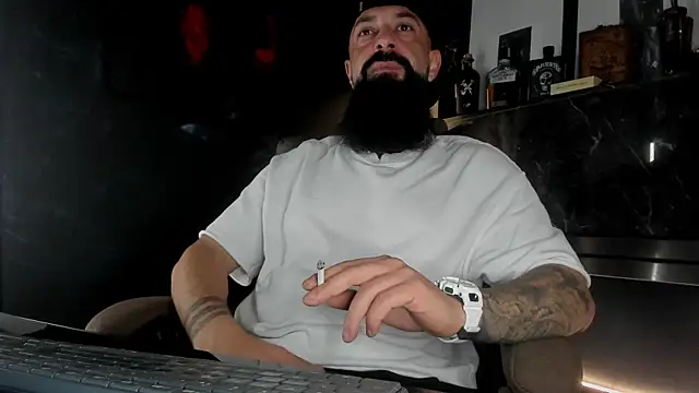 Snapshot of axxelrich_ chatting on October 18, 2025, 4:48 am axxelrich online show from October 18, 2025, 4:48 am